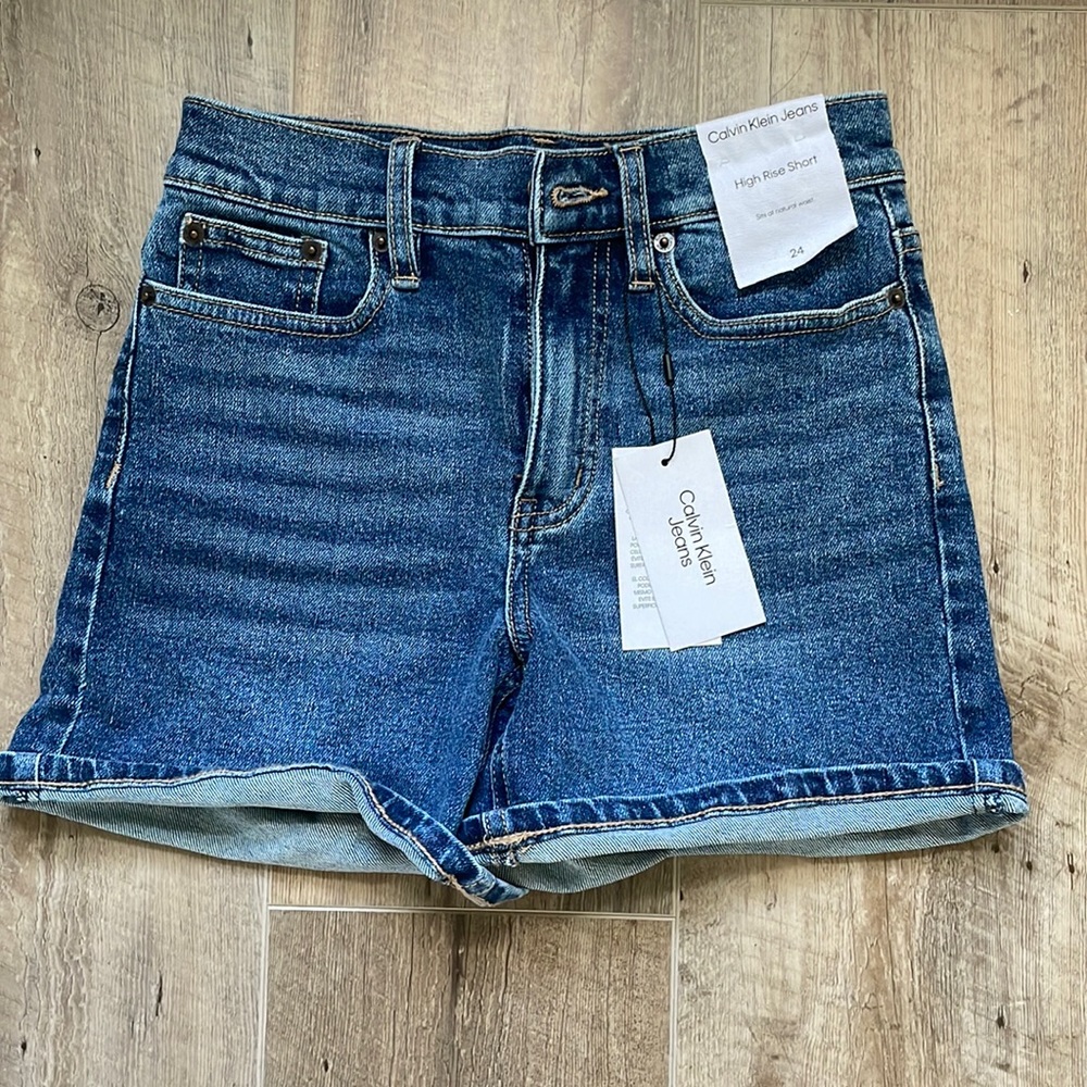 NWT Calvin Klein shorts size 24